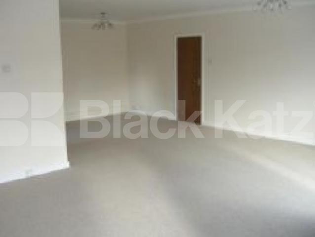 			VIEWINGS HIGHLY RECOMMENDED!, 2 Bedroom, 1 bath, 1 reception Apartment			 Shepherds Hill, HIGHGATE N6